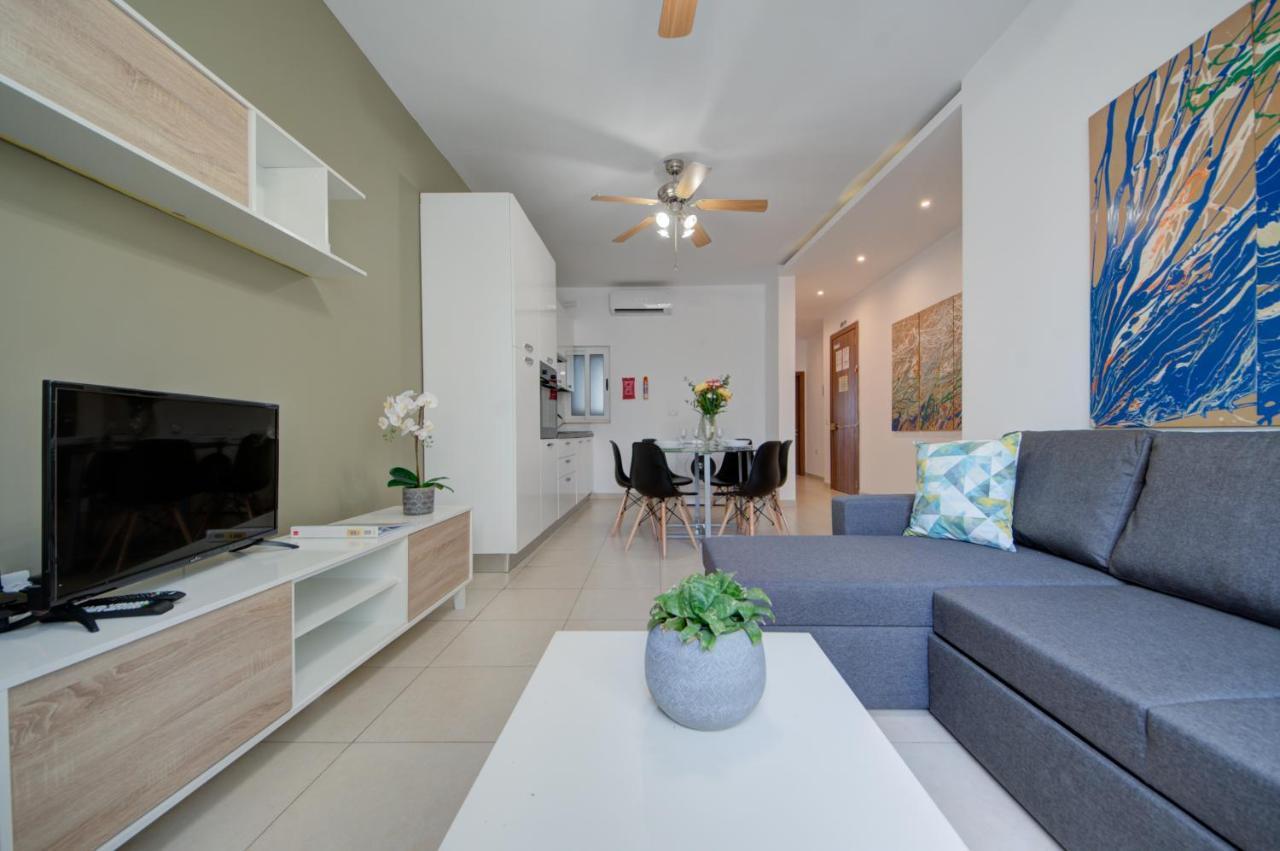 Azure Haven - Gzira Apartments And Penthouse By Shortletsmalta Kültér fotó