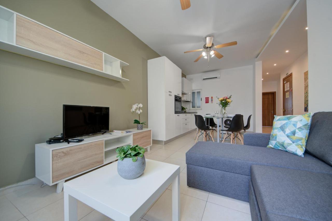 Azure Haven - Gzira Apartments And Penthouse By Shortletsmalta Kültér fotó