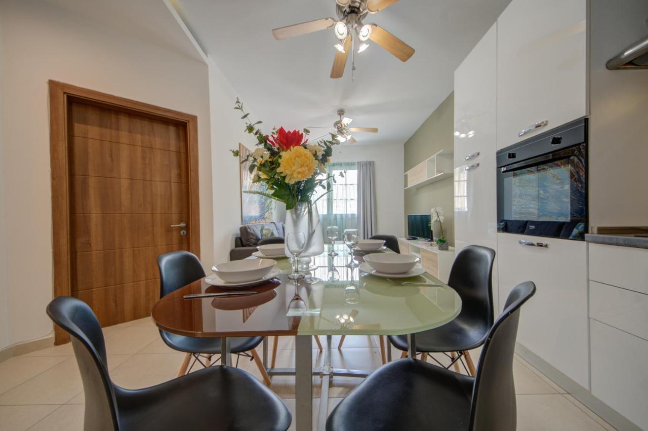 Azure Haven - Gzira Apartments And Penthouse By Shortletsmalta Kültér fotó