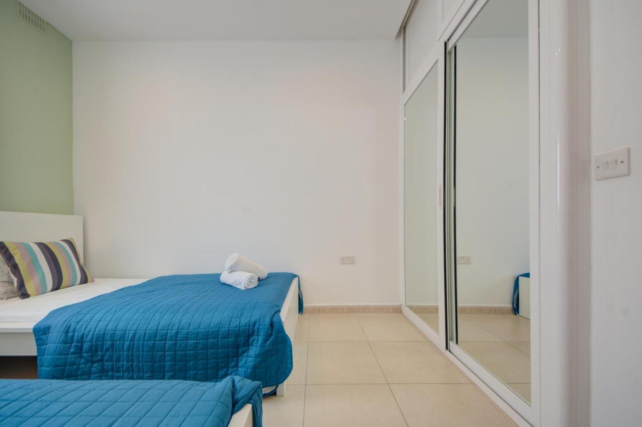 Azure Haven - Gzira Apartments And Penthouse By Shortletsmalta Kültér fotó