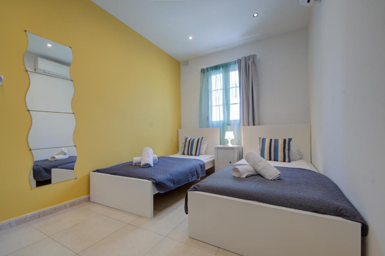 Azure Haven - Gzira Apartments And Penthouse By Shortletsmalta Kültér fotó