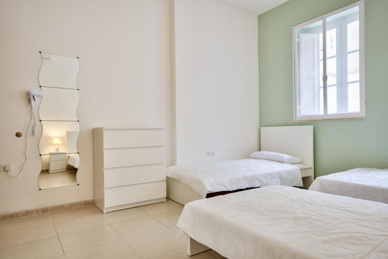 Azure Haven - Gzira Apartments And Penthouse By Shortletsmalta Kültér fotó