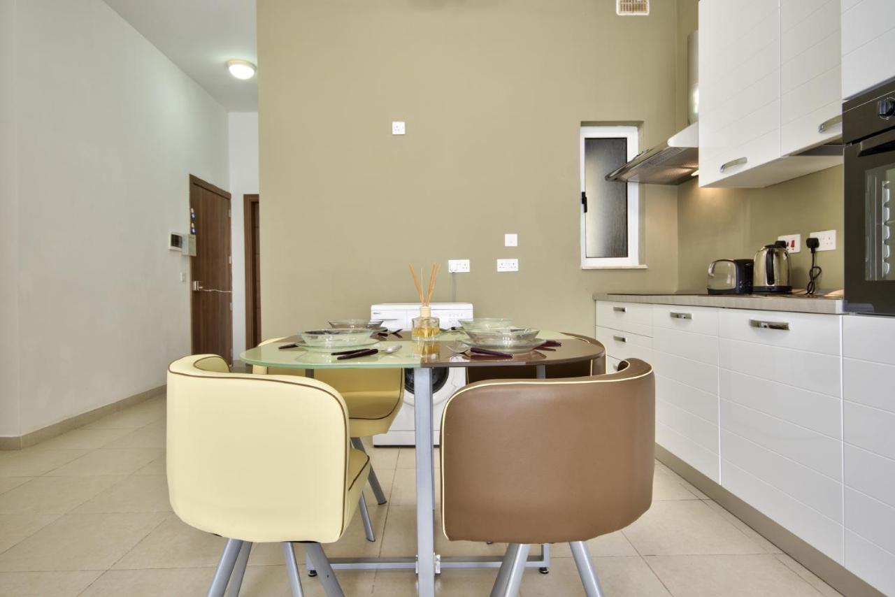 Azure Haven - Gzira Apartments And Penthouse By Shortletsmalta Kültér fotó