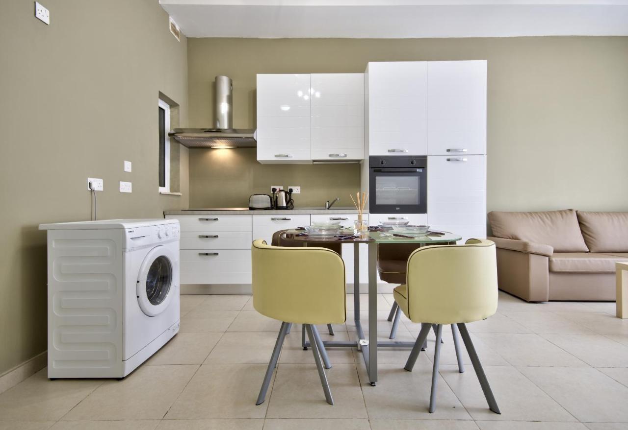 Azure Haven - Gzira Apartments And Penthouse By Shortletsmalta Kültér fotó