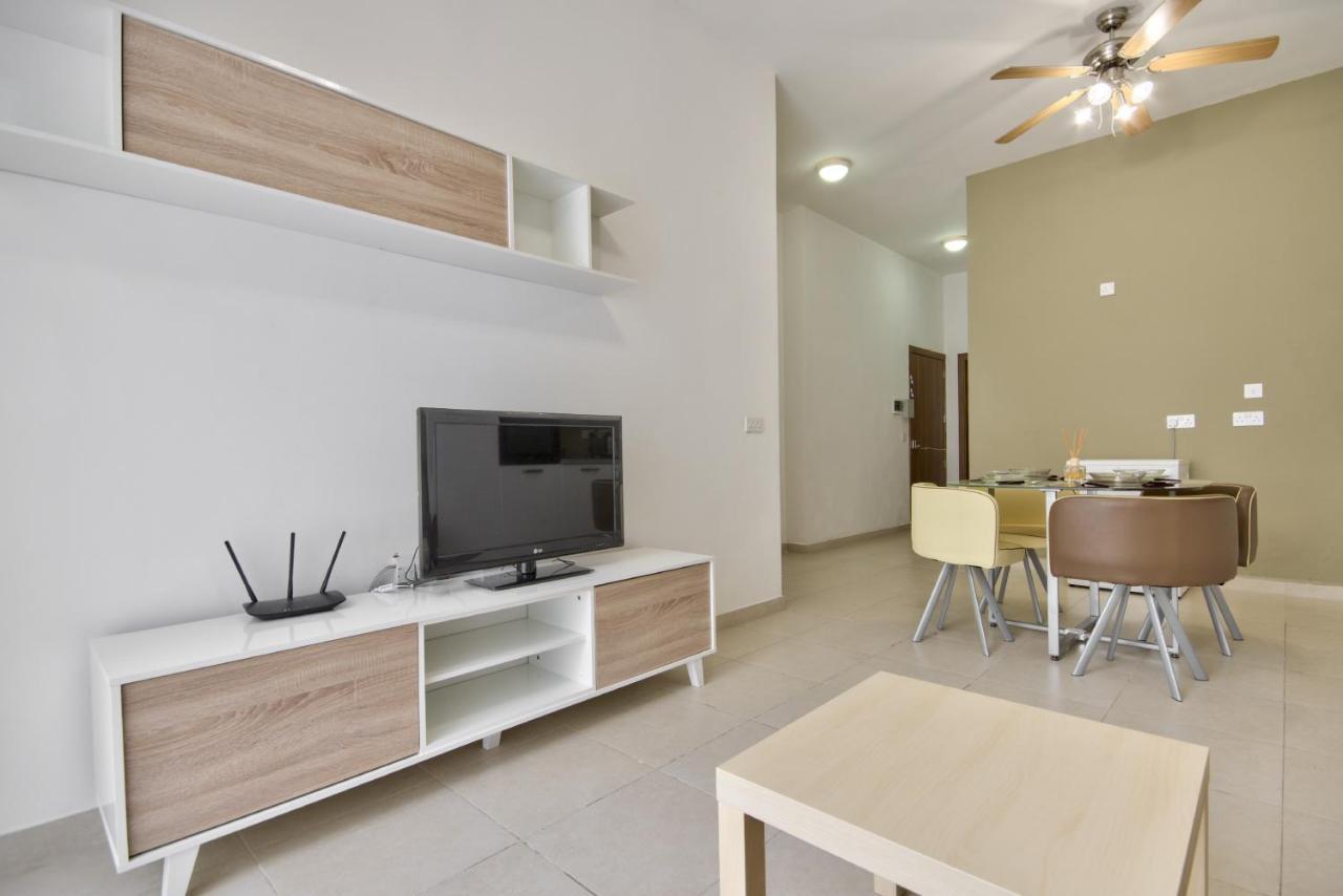 Azure Haven - Gzira Apartments And Penthouse By Shortletsmalta Kültér fotó