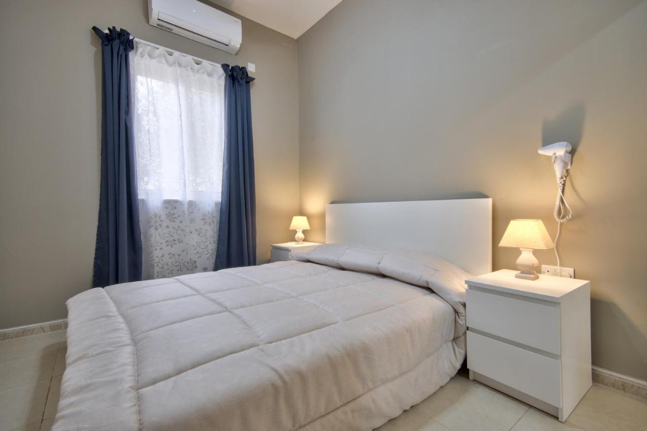 Azure Haven - Gzira Apartments And Penthouse By Shortletsmalta Kültér fotó