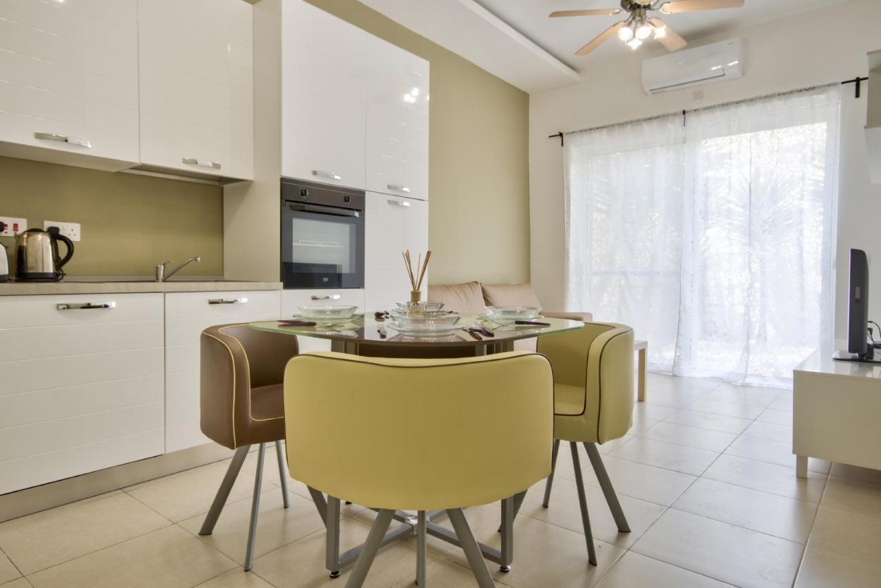 Azure Haven - Gzira Apartments And Penthouse By Shortletsmalta Kültér fotó
