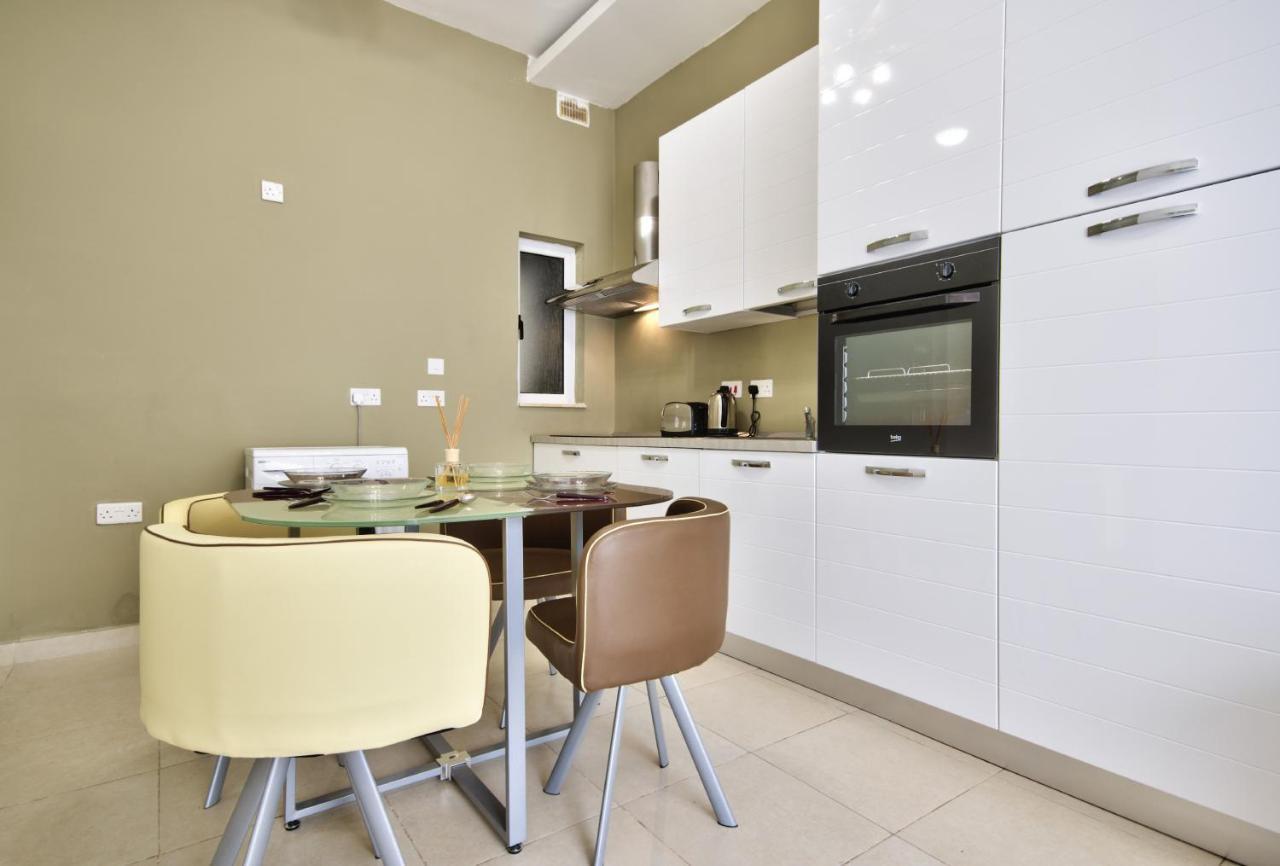 Azure Haven - Gzira Apartments And Penthouse By Shortletsmalta Kültér fotó