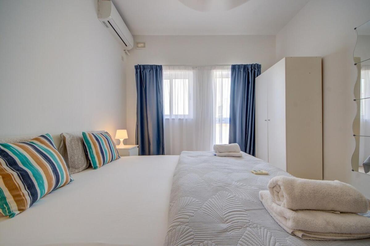 Azure Haven - Gzira Apartments And Penthouse By Shortletsmalta Szoba fotó