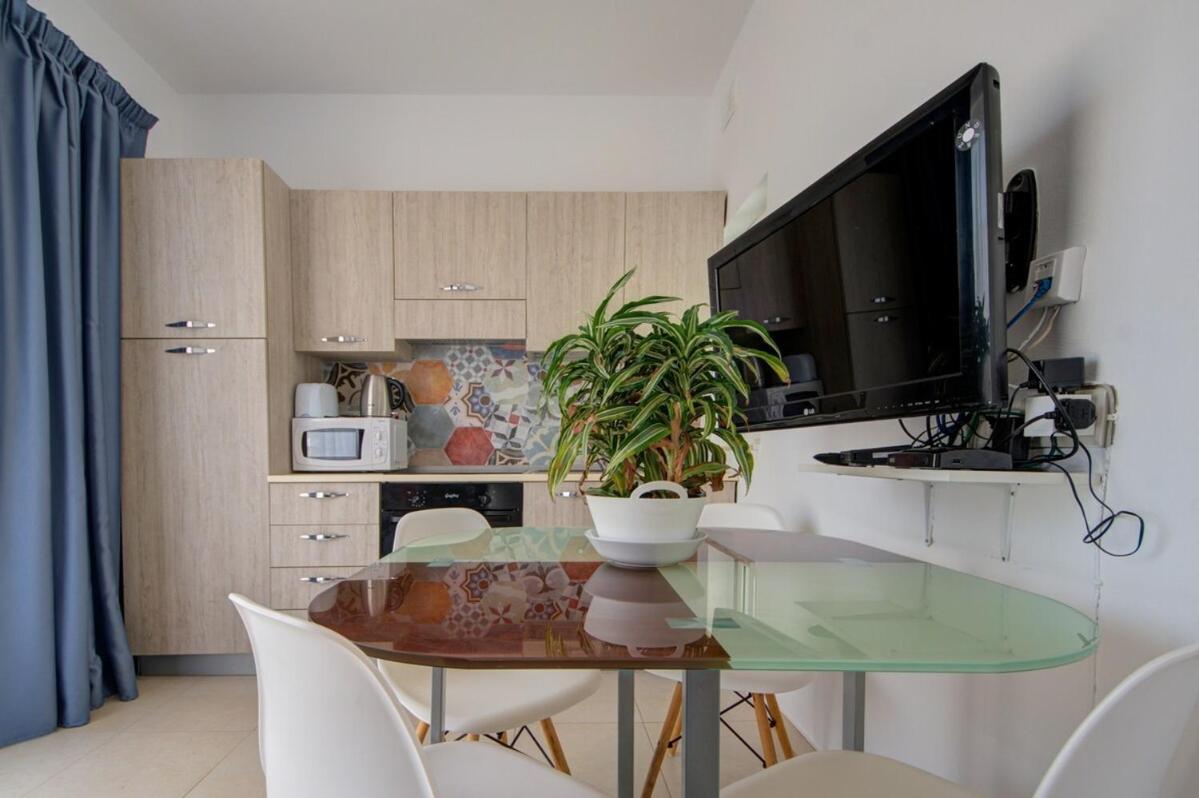 Azure Haven - Gzira Apartments And Penthouse By Shortletsmalta Szoba fotó